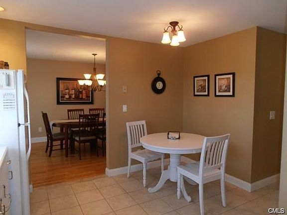 4th image of 376 Anton Dr