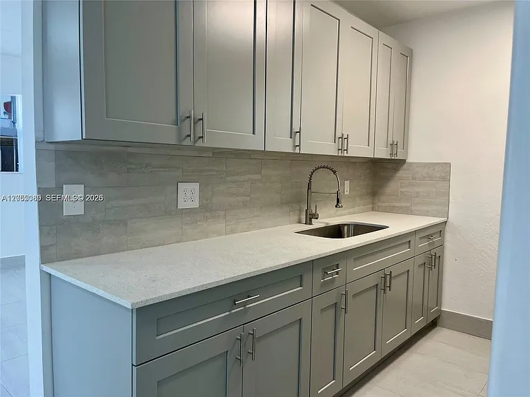 13390 NE 6th Ave #10 — Photo 1