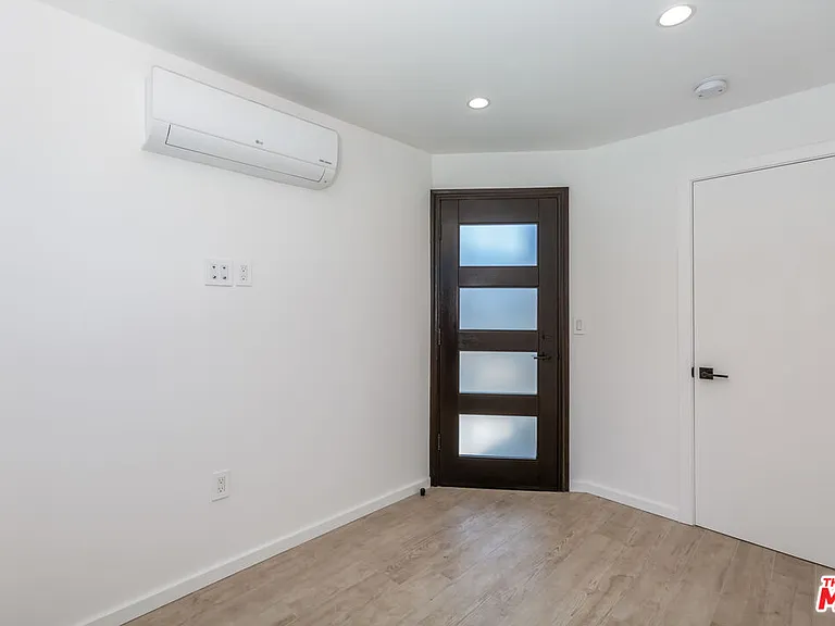 8012 Zeus Dr — Photo 30
