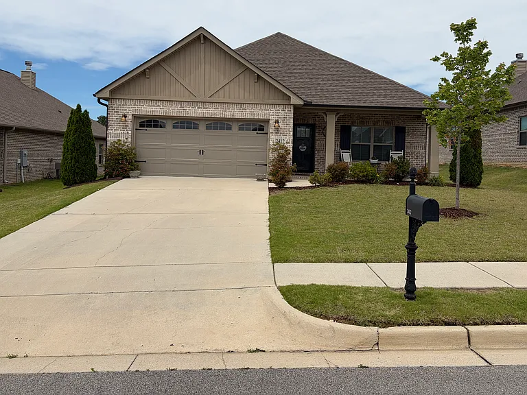 2412 Celia Ct SW — Photo 1
