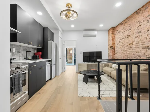 1851 Cornelia Street image 3 of 18