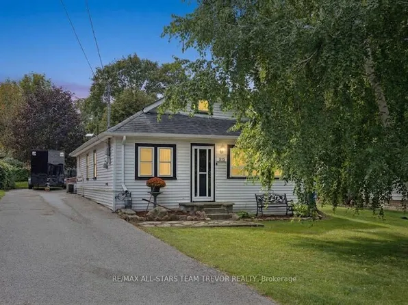215 Elm Ave, Georgina, ON L4P 2V2