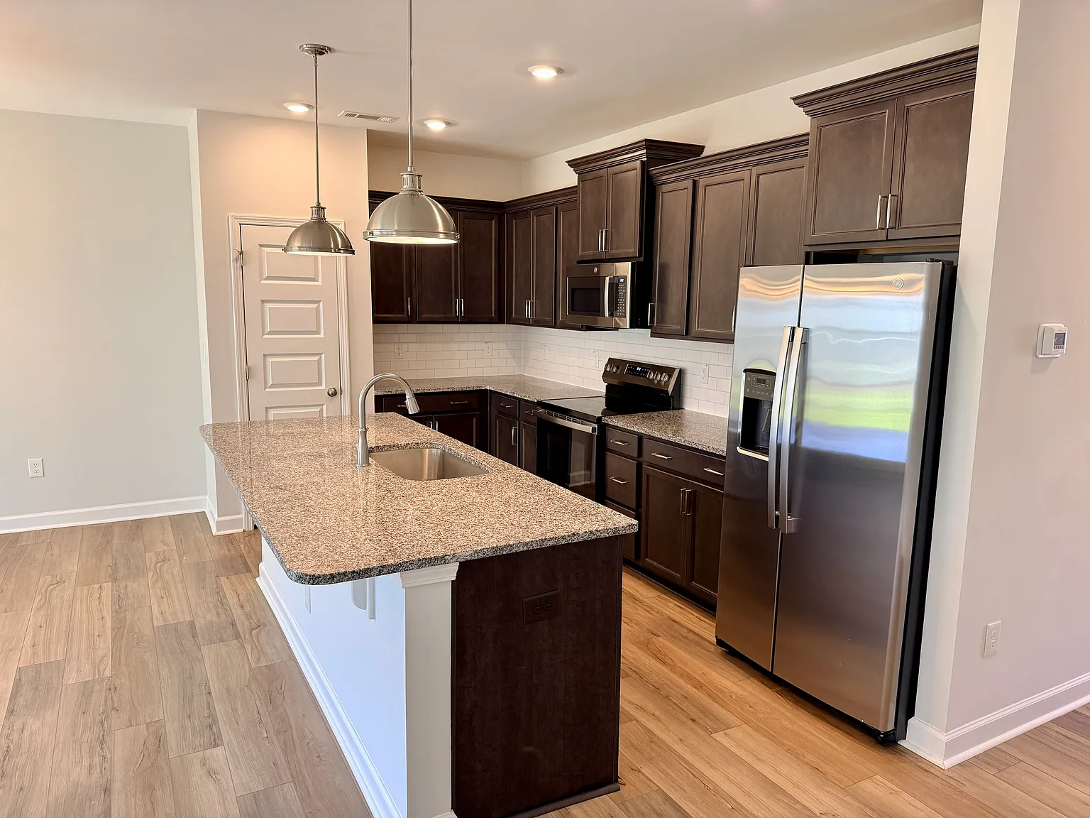 3 bed, 1825 sqft, $1,799 — Photo 3