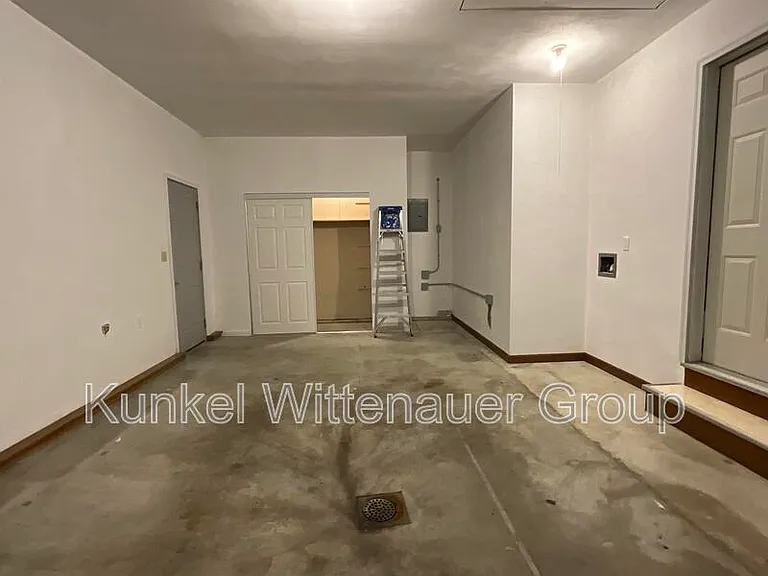 304 S Hilgard St — Photo 18