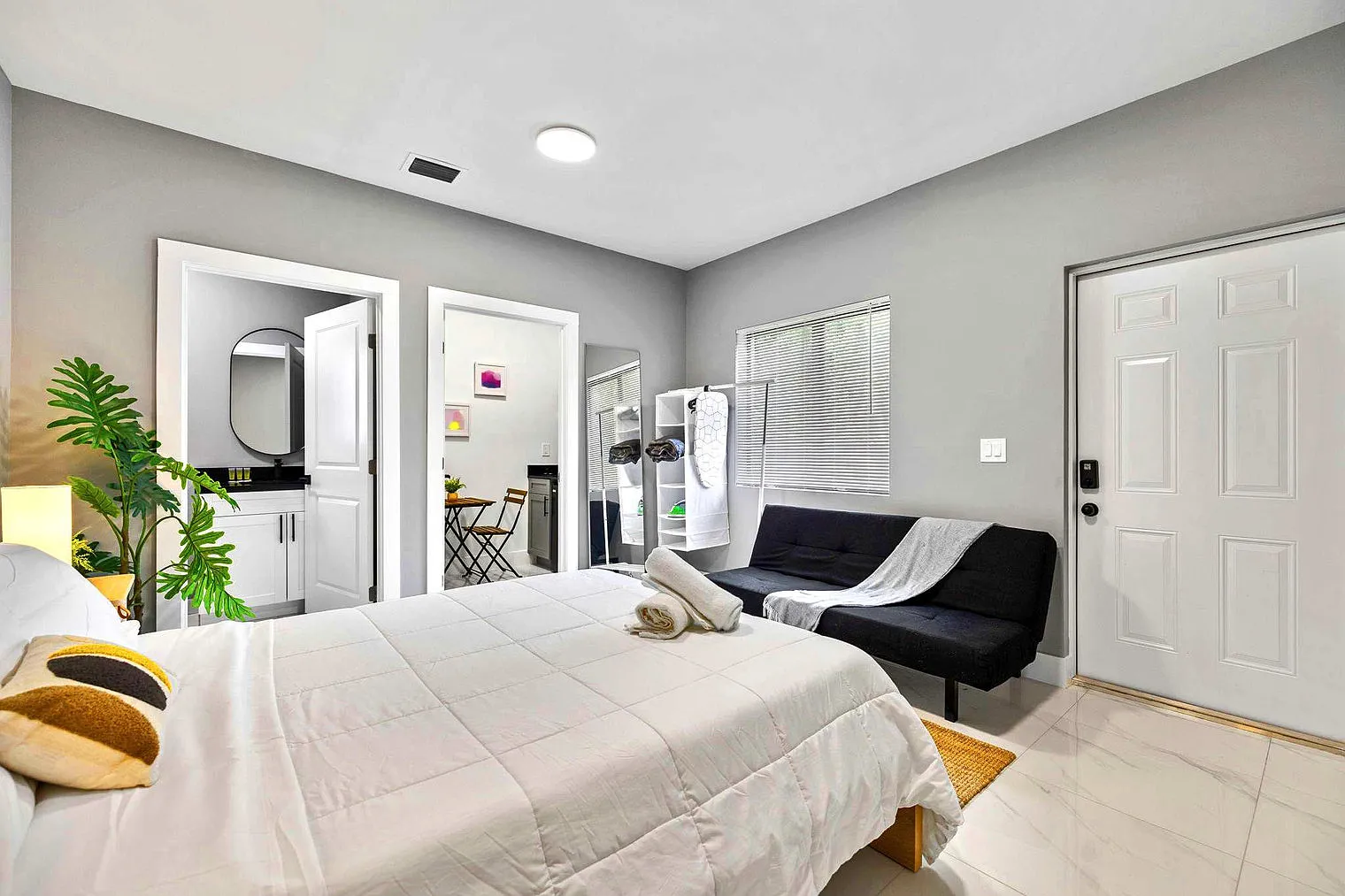 Studio, 1.0 bath, 398 sqft, $1,296 — Photo 2