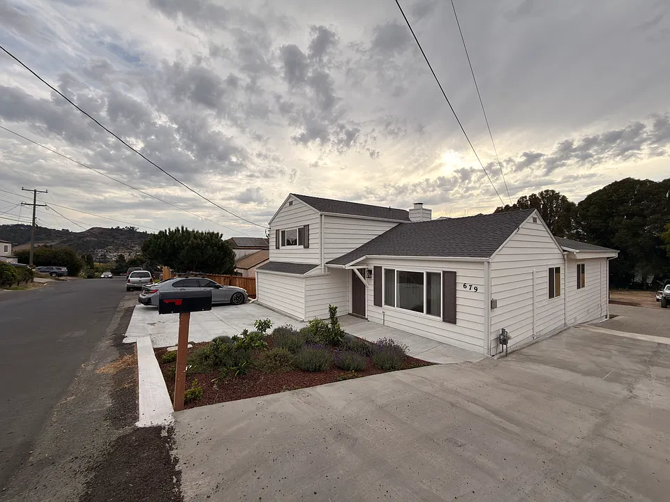 679 El Centro Rd