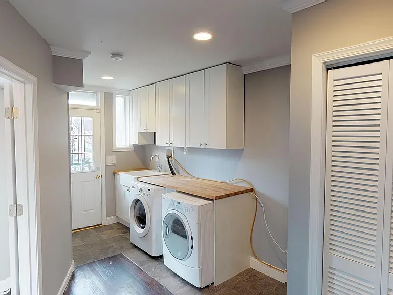 302 19th St NE — Photo 18