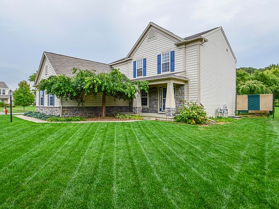 2nd image of 2076 Blackmountain Dr SE