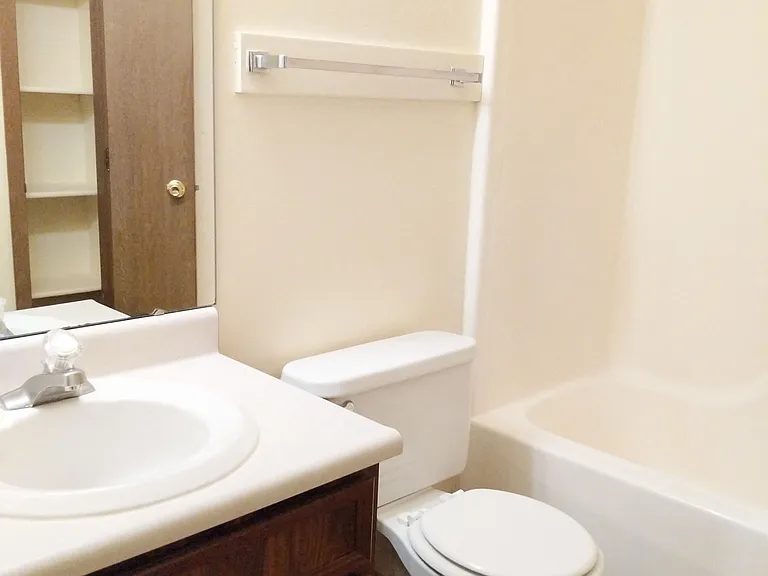 Windsor Crest Apartments — Photo 57