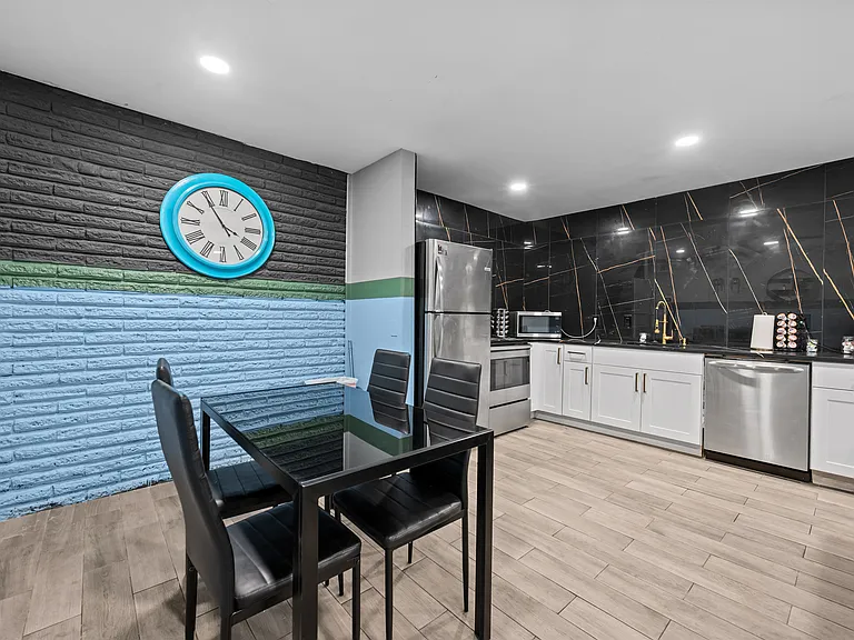 704 Oxford St #1 — Photo 16