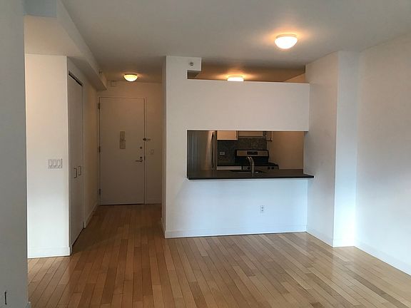 5th image of 9 W 31st St APT 5D