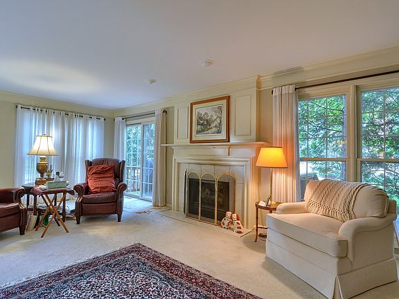 2nd image of 16749 Country Knoll Dr