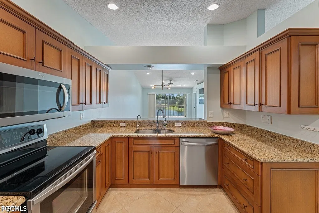 3 bed, 2.0 bath, 1362 sqft, $2,500 — Photo 4