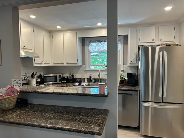57 Sylvan St APT 2E, Danvers, MA 01923