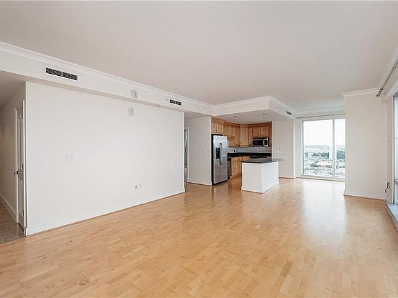 4th image of 4545 Commerce St Unit 1601