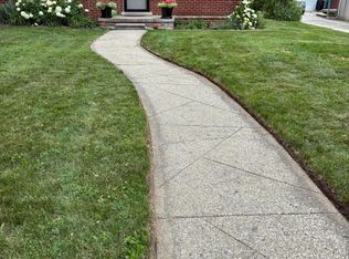 31180 E Rutland St, Beverly Hills, MI 48025