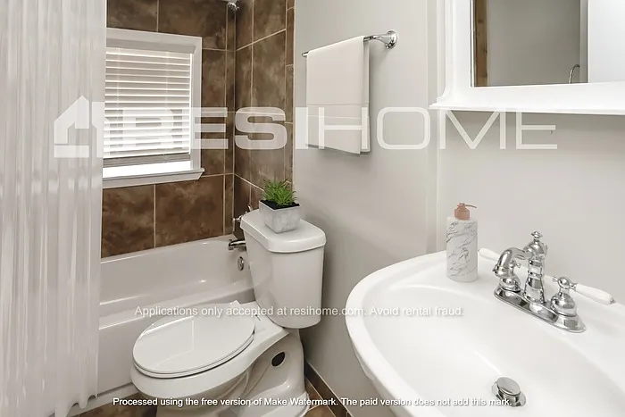 9804 Crocker Dr — Photo 9