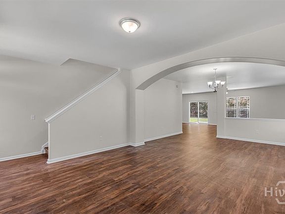 3rd image of 137 Lake House Road