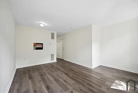 2 bed, 1000 sqft, $1,200 — Photo 2