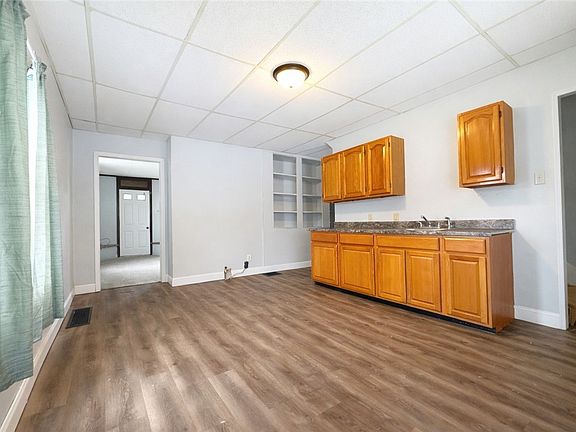 3rd image of 804 Butler Ave