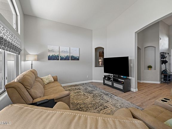 5th image of 43283 W HILLMAN Drive