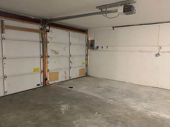 4th image of 211 S Navarra Dr