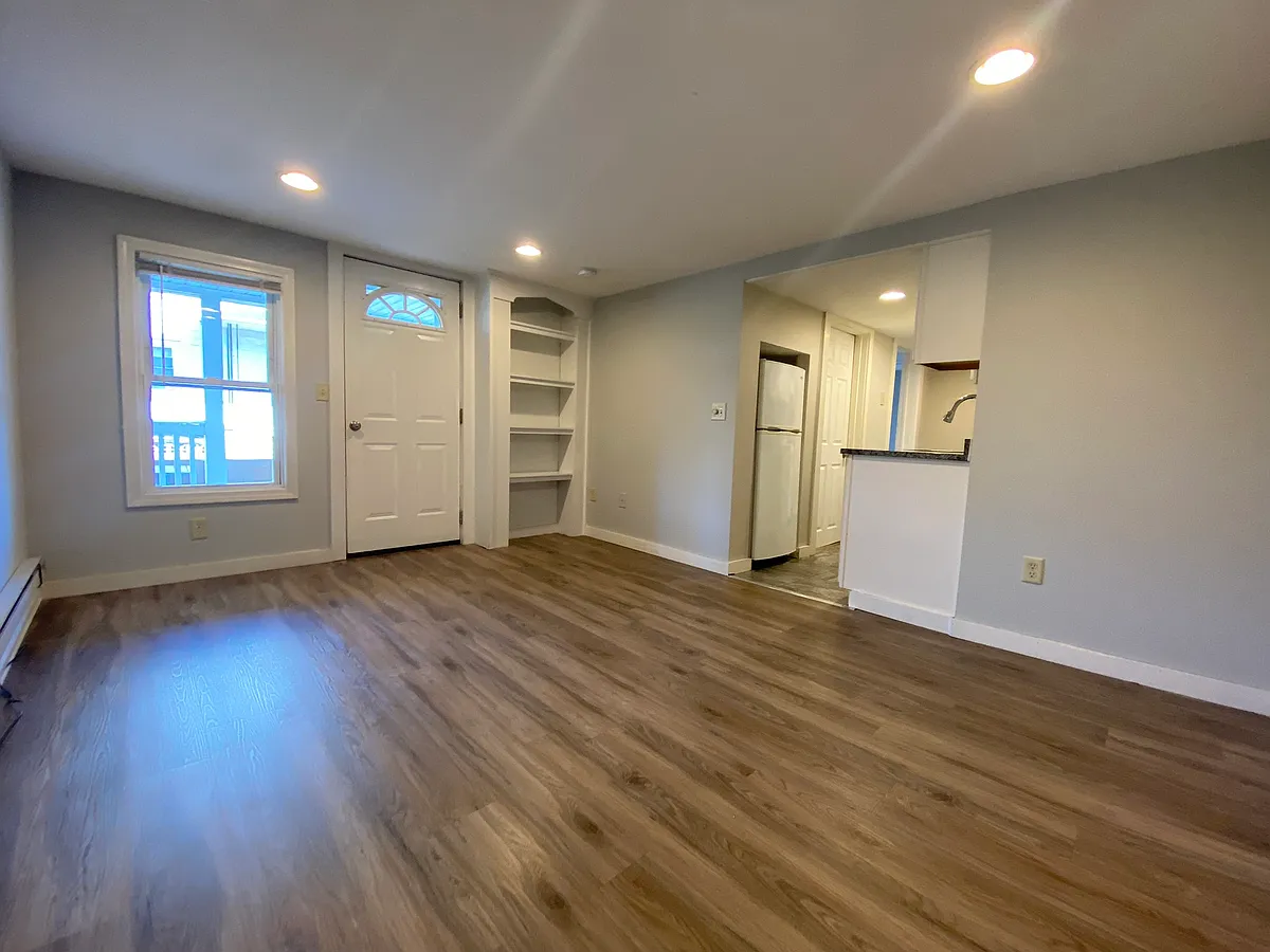 Building Photo - 66 Lyman St #2