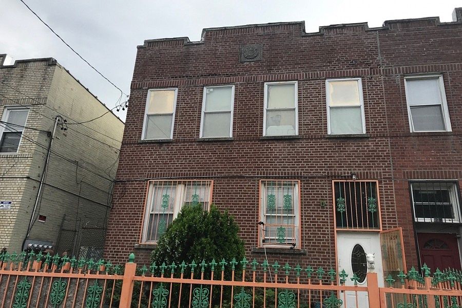 1st image of 924 E 224th St