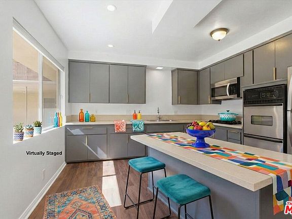 2nd image of 410 N Market St Unit 3