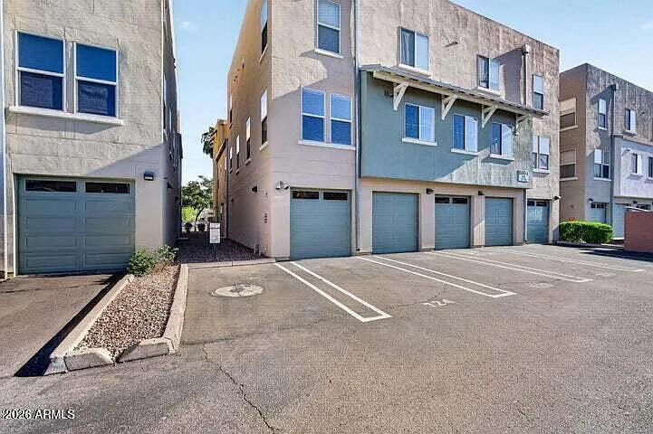 706 E Washington St #124 — Photo 38