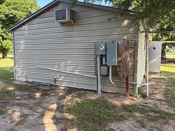 4th image of 16 Airport Subdivision Rd