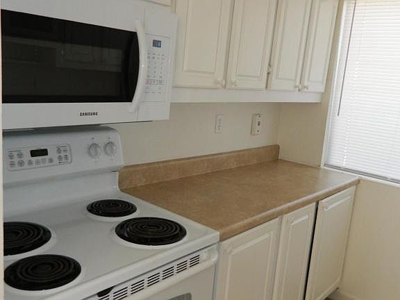 4th image of 706 Oaks Manor Ct #N3-2