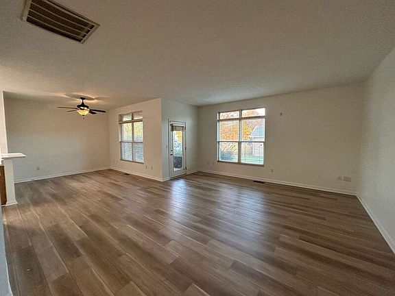 4th image of 325 Adamsmoor Dr