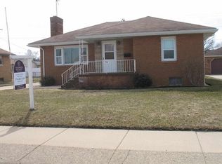 709 W 10th St, Mishawaka, IN 46544