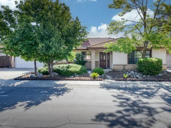 7664 N Gearhart Ave, Fresno, CA 93720