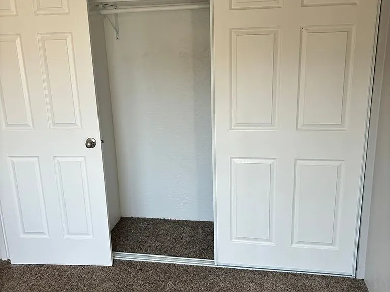Villa Chateau Apartments — Photo 9