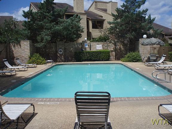 5th image of 2626 Thousand Oaks Dr APT 1118