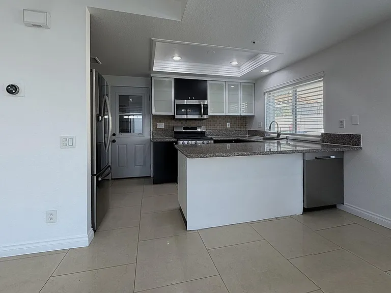 13632 Cabrillo Ct — Photo 8