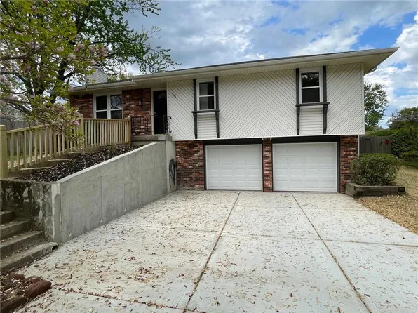 9848 N Holmes St, Kansas City, MO 64155