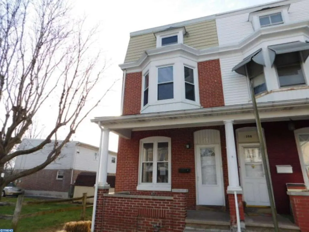 206 Raymond St photo 1