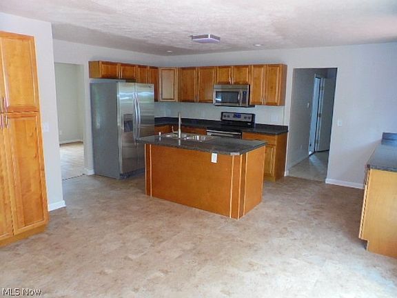 3rd image of 8448 Cliffview Dr