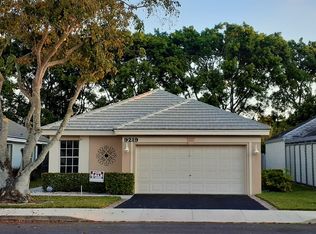 9219 Arborwood Cir, Davie, FL 33328