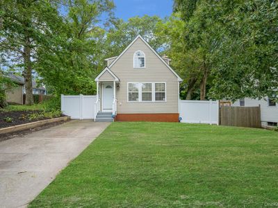 14 Hawthorne Street, Mastic, NY, 11950