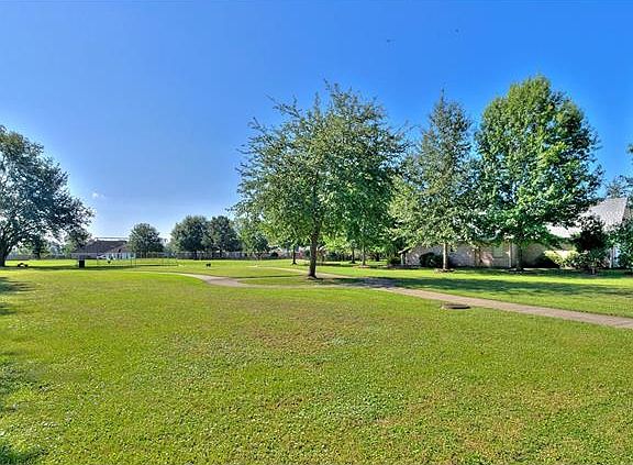 2nd image of 149 Oakmont Dr