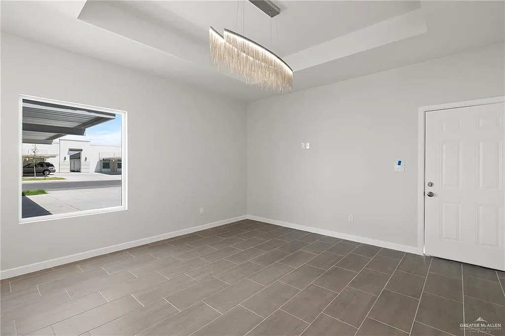 3 bed, 2.0 bath, 1000 sqft, $1,250 — Photo 2