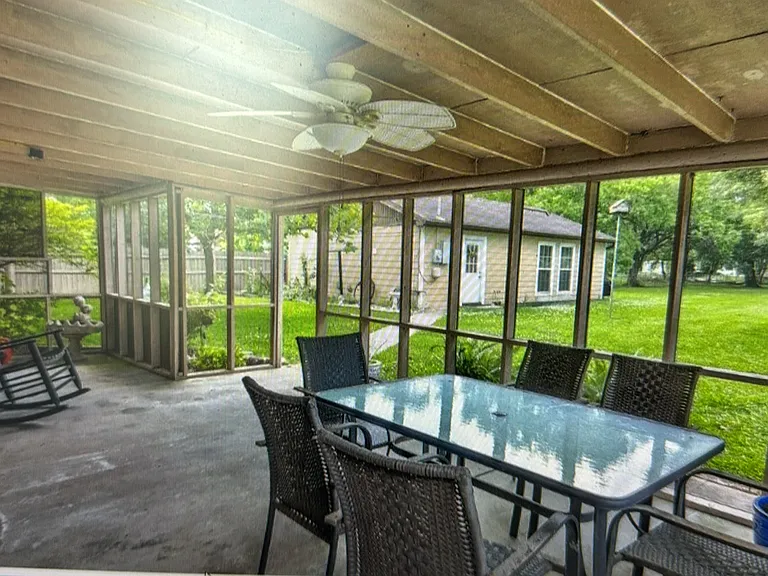 6831 Howe St — Photo 14