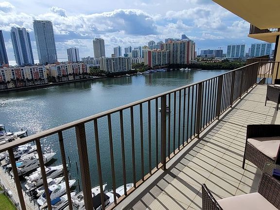 2nd image of 290 174th St APT 1618