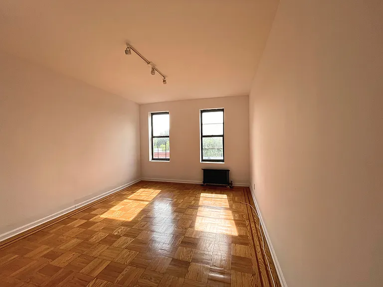 815 E 14th St #6E — Photo 5