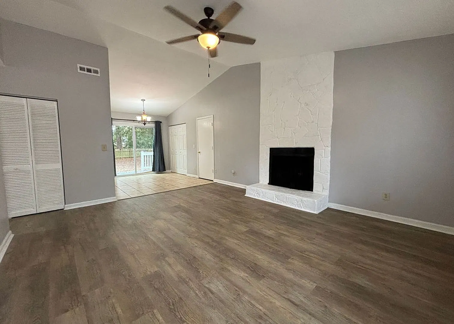 Charming 3 BR/2 BA Home in Crowfield Plantation — Photo 2