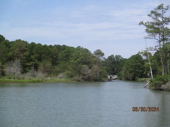 54-1-54F Galway Dr, Kilmarnock, VA 22482